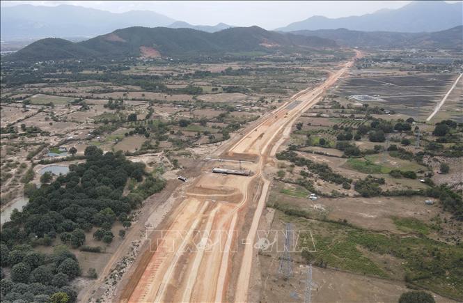Dự án đường bộ cao tốc Bắc - Nam vẫn thiếu nguồn vật liệu cát và đất đắp