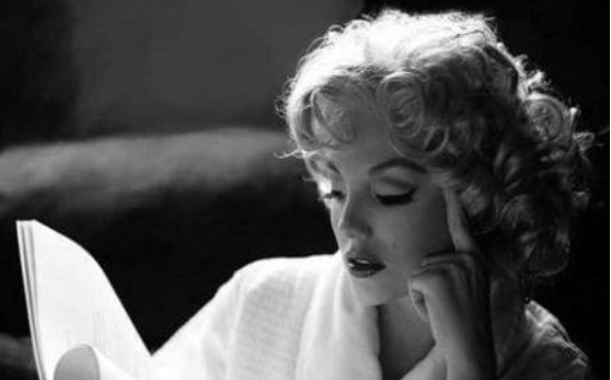 Hollywood có Monroe, Vương quốc Anh có Hepburn, làng giải trí Hoa ngữ có đại mỹ nhân này 'đẹp nghiêng nước nghiêng thành'