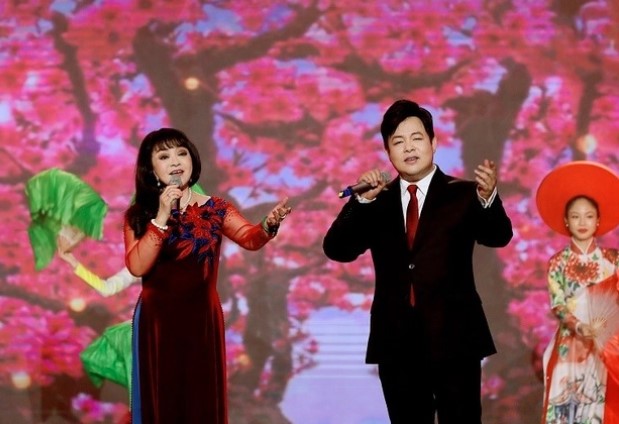 Danh ca Hương Lan: Mới sinh con đã phải đi làm thuê nhà hàng, ở nhờ một tiệm vàng vì không có nhà