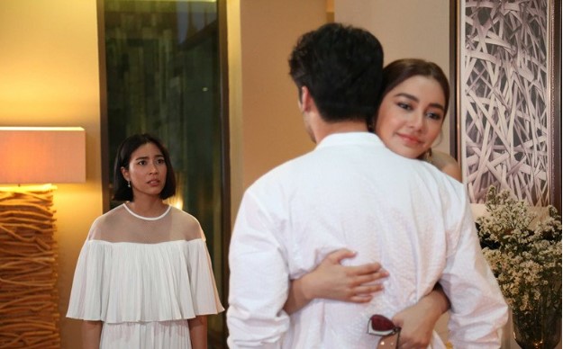 Lúc ôm con rời khỏi nhà, tôi gọi cho nhân tình của chồng để "bàn giao" người đàn ông tệ bạc