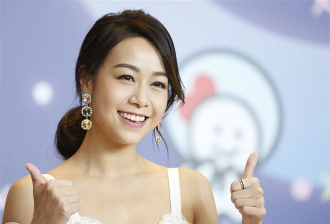 Đến giờ, công chúng vẫn chỉ trích Á hậu Hong Kong Huỳnh Tâm Dĩnh và không để cho cô trở lại showbiz