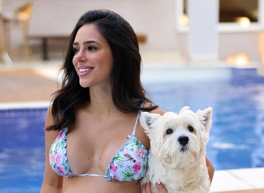 Ngắm thân hình 'vạn người mê' của nàng WAG nổi tiếng nhất thế giới