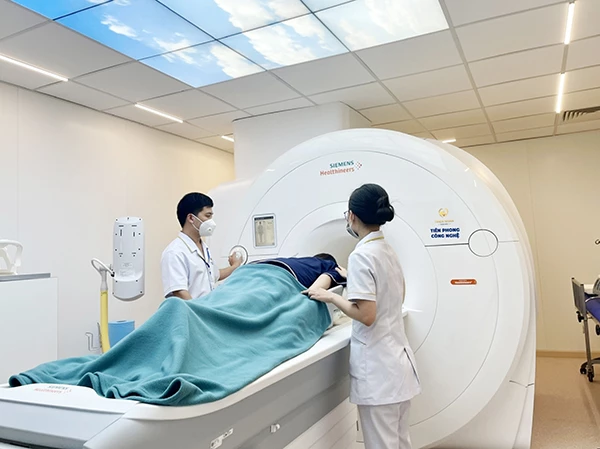 chụp cộng hưởng từ tuyến vú có tiêm thuốc trên máy MRI 3.0 Tesla Lumina Siemens (Đức) hiện đại hàng đầu miền Trung - Tây Nguyên đang được trang bị tại Thiện Nhân Quảng Ngãi.