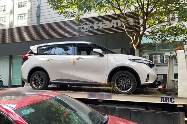 Xe điện Haima đầu tiên Việt Nam giá dự kiến 1,1 tỷ lộ diện ngoài showroom, sắp mở bán đấu Toyota Innova