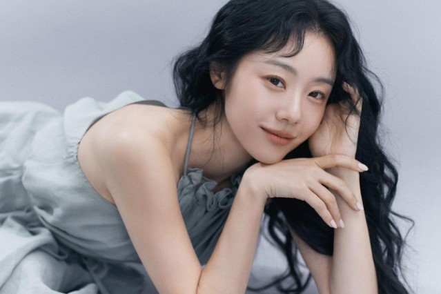 Ngỡ ngàng profile mỹ nhân Khi hoa trà nở: Tốt nghiệp thạc sĩ Đại học Seoul, bố là cựu chủ tịch hiệp hội thiên tài