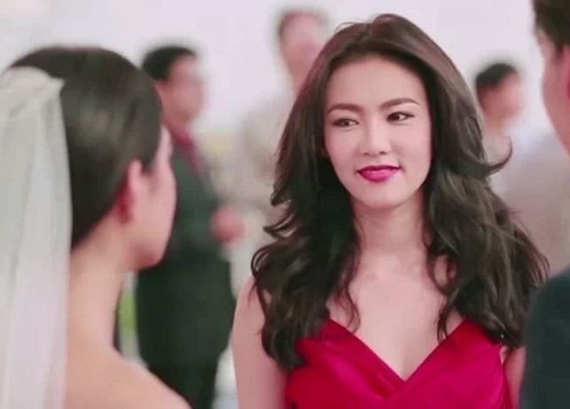 Chồng phản bội người vợ 'tào khang' rồi cưới gái trẻ, chẳng ngờ đúng lúc trao nhẫn vợ cũ xuất hiện 'chất ngất' cùng món quà quá thâm thúy