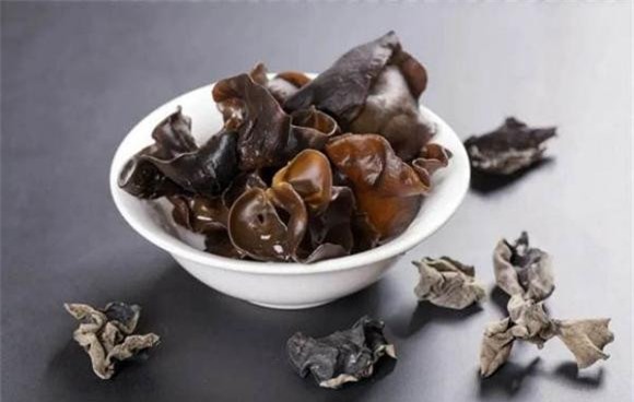 bí ngô, mộc nhĩ, cà chua xanh, rau quả độc