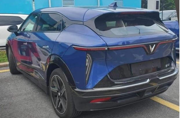 VinFast VF 7 tiếp tục ‘xuất đầu lộ diện’ tại nhà máy, ngày ra mắt đã cận kề?