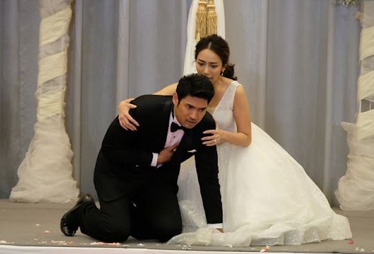 Ngày cưới, đang trao nhẫn cho cô dâu thì người yêu cũ vác bụng bầu lùm lùm đến: Em sắp đẻ rồi!