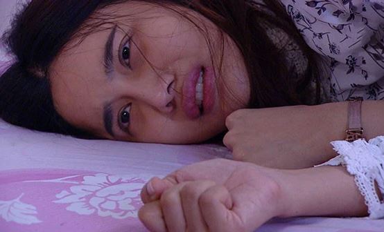 Nhìn mâm cơm cữ được chia làm hai phần khác biệt, chồng tôi bực bội hất tung mâm rồi gọi xe đưa vợ con ra ngoài khi trời đã tối khuya