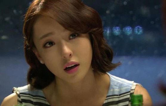 Tình cũ của chồng bị tai nạn giao thông, chồng dẫn vợ tới thăm rồi bật khóc thú nhận một bí mật động trời