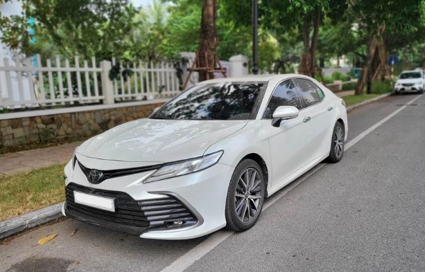 
Chỉ sau 1 năm lăn bánh, Toyota Camry lướt rao bán lại với mức giá khó tin
