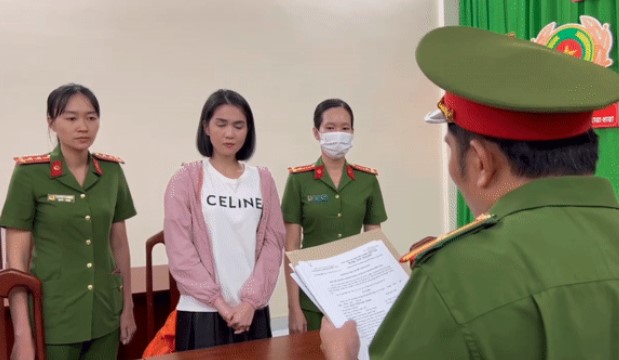 Ngọc Trinh và giọt nước mắt muộn màng