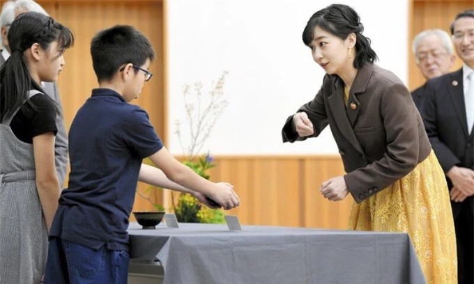 Công chúa Kako rạng rỡ trong sự kiện tại tỉnh Tottori