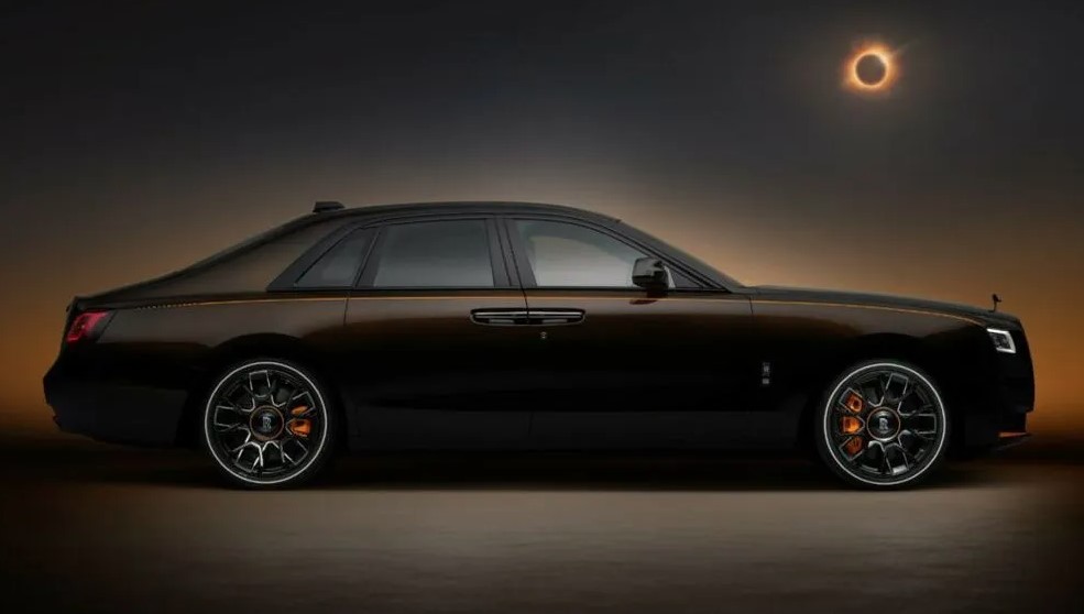 Chiêm ngưỡng siêu xe Rolls-Royce Ghost phiên bản nhật thực toàn phần