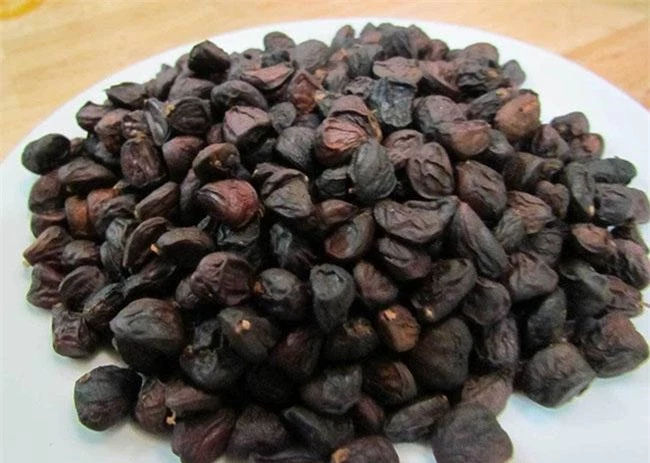 Hạt này được ví là “vàng đen” của Tây Bắc, có mùi thơm đặc biệt nên rất được ưa thích, giá gần 2 triệu đồng/kg - 2