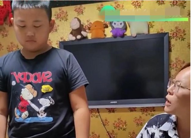 Chị dâu gọi đầy đủ họ tên em chồng ra để mắng, phản ứng của bố chồng ngồi bên mới ngạc nhiên