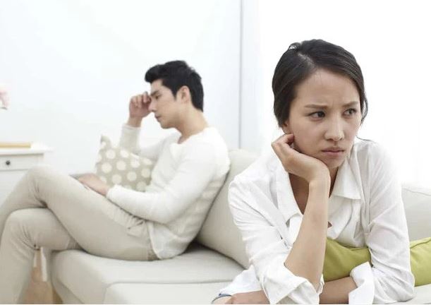 
Mỗi sáng tôi bị đánh thức bởi cái mùi đặc trưng trong phòng ngủ, góp ý với vợ thì cô ấy không để tâm mà còn cho rằng chồng kỹ tính như đàn bà