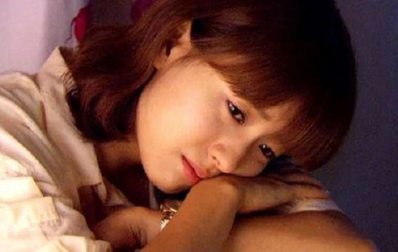 Trở mặt nhanh như anh chồng hèn: Thấy mẹ đuổi vợ ra khỏi nhà giữa đêm thì lặng thinh sau đó lại chạy đến khóc lóc “đừng bỏ anh vì anh đã phản bội em đâu”