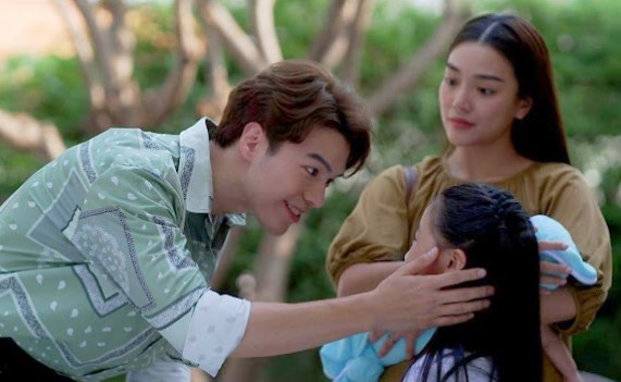 Nh&#xE2;n t&#xEC;nh c&#x1EE7;a ch&#x1ED3;ng c&#xF3; b&#x1EA7;u &#x111;&#xF2;i chu c&#x1EA5;p ti&#x1EC1;n v&#xE0; nh&#xE0; c&#x1EED;a, ng&#xE0;y c&#xF3; k&#x1EBF;t qu&#x1EA3; x&#xE9;t nghi&#x1EC7;m ADN, anh qu&#x1EF3; s&#x1EE5;p xin l&#x1ED7;i v&#x1EE3;