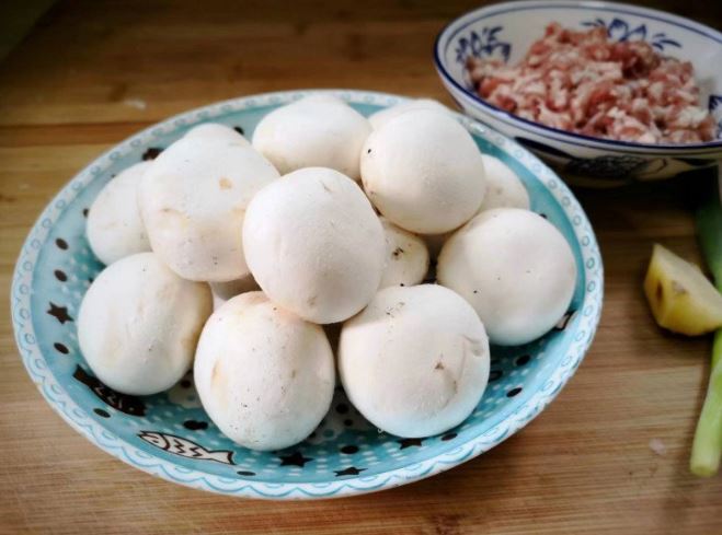 Loại rau màu trắng được bán khắp nơi, chứa đầy selen giúp tăng cường miễn dịch, đem nhồi thịt được món ngon "cháy đĩa"