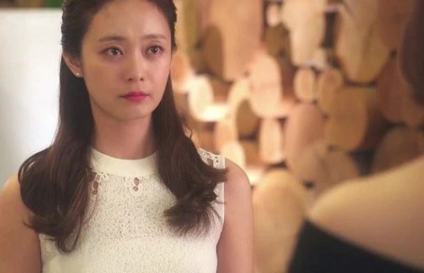 Phá khóa ngăn kéo bí mật của người chồng đã khuất, nhìn thứ được cất giữ trong đó mà vợ đau đớn đến chết đi sống lại