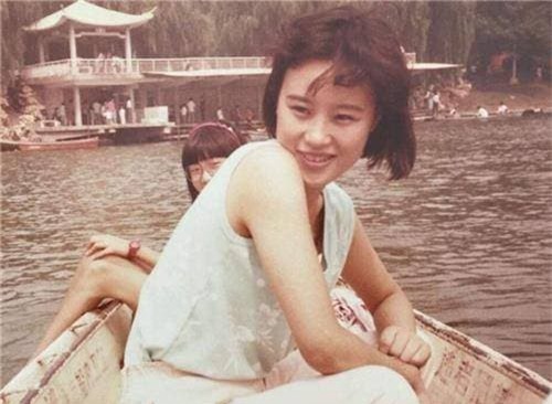 20 năm trước, bà là mỹ nhân của làng điện ảnh Hoa ngữ, 20 năm sau, con gái bà tiếp nối trở thành  sao Hoa ngữ,Ổ Quân Mai,Chu Mạn Phương