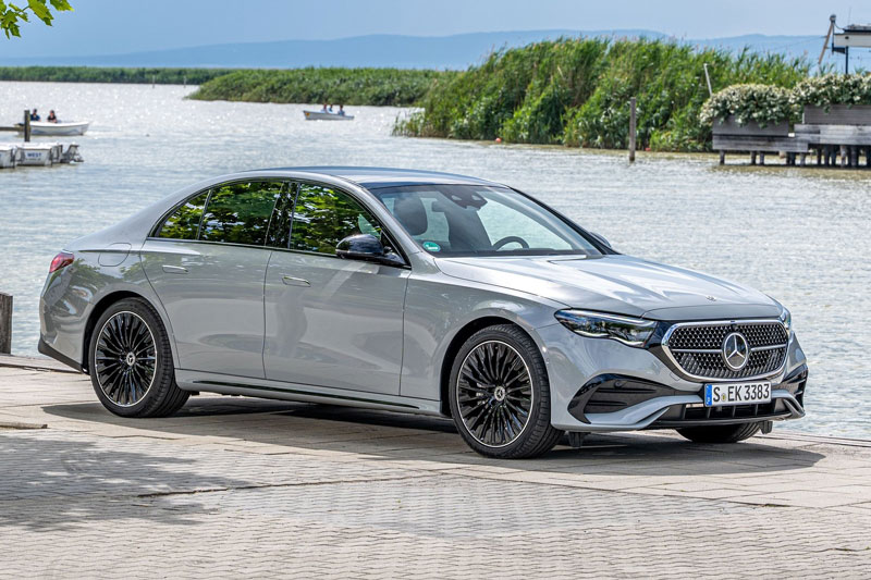 Top 10 xe hơi hạng sang bán chạy nhất thế giới: Mercedes-Benz E-Class ‘vô đối’