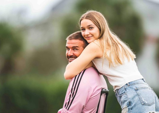 Ảnh triệu like của David Beckham và Harper: Nhan sắc tuổi 12 của ái nữ chiếm spotlight