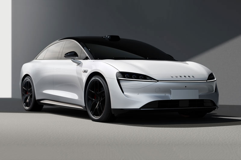 Xe sedan đầu tiên của Huawei lộ thiết kế cực 'chất', công suất 496 mã lực