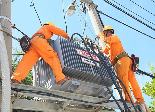 Lắp đặt MBA tổn hao thấp Amorphous trên lưới điện Đà Nẵng.