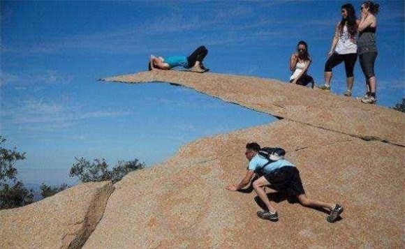 tang-da-mong (1).jpeg 2 Tảng đá 'nguy hiểm' nhất thế giới, tảng đá mỏng, khám phá thiên nhiên, Potato Chip Rock