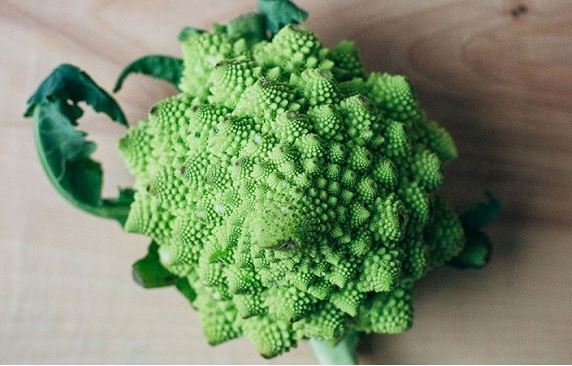 Rau này không những đẹp mà lại ăn rất ngon, được giới nhà giàu săn lùng vì giàu dinh dưỡng, giá 380.000 đồng/kg