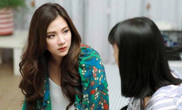 Thấy vợ bị chê già, xấu, chồng tôi lập tức lên tiếng phản bác khiến cô nhân viên xinh đẹp phải ngượng ngùng xấu hổ