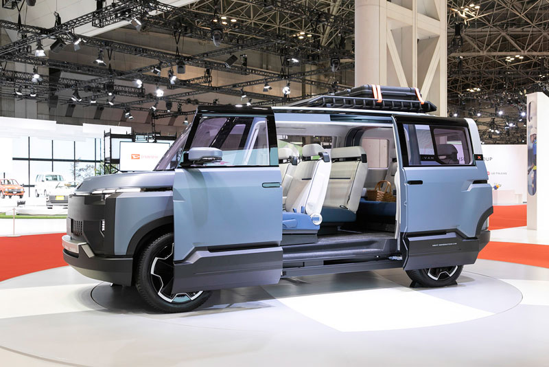 Toyota giới thiệu xe đa dụng thiết kế hầm hố, nội thất độc đáo