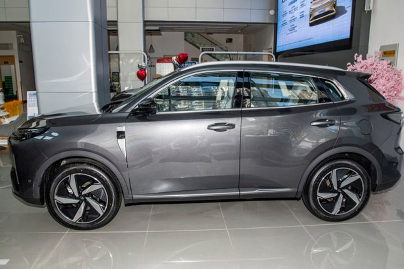 SUV plug-in hybrid công suất 215 mã lực, giá hơn 320 triệu đồng