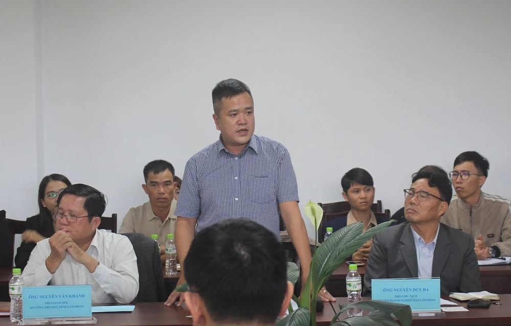 Lãnh đạo Sở Nông nghiệp và Phát triển nông thông tỉnh Lâm Đồng, trao đổi với quỹ đầu tư và các doanh nghiệp.