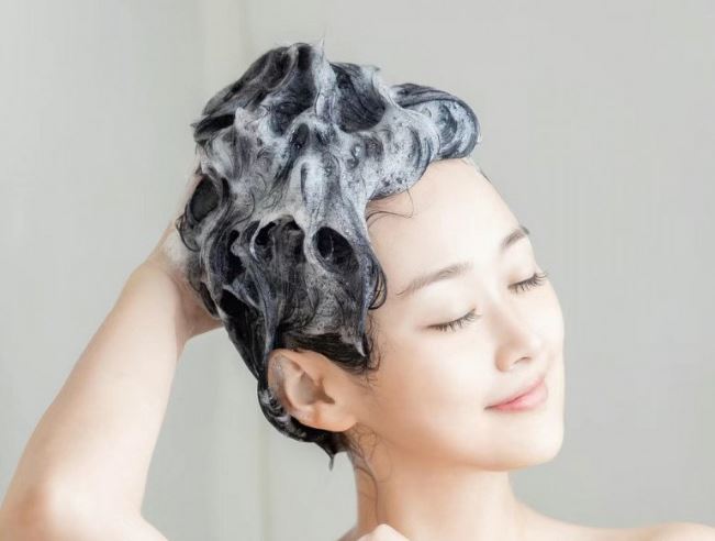 Người chăm dùng dầu xả lại có tóc chẻ ngọn, dễ bị gàu hơn người lười, nguyên nhân vì sao?