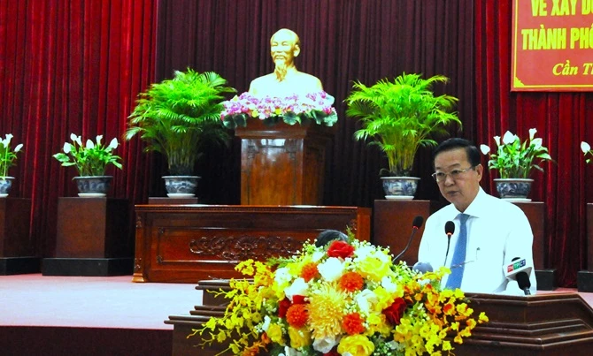 Ông Lê Tấn Thủ- Phó Trưởng Ban thường trực Ban tổ chức Giải báo cáo Tổng kết Giải Búa liềm vàng TP Cần Thơ năm 2023.