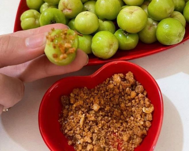 Loại quả trồng làm cảnh, nay thành đặc sản mùa hè được dân thành phố ưa chuộng đến lạ, 40.000 đồng/kg