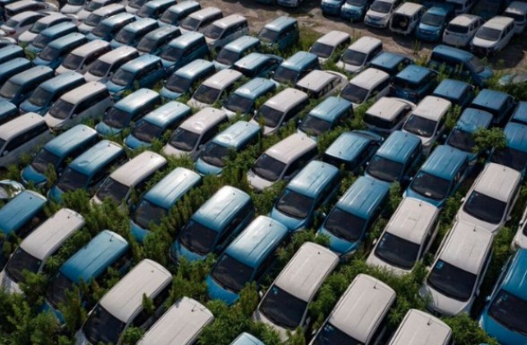 Xôn xao việc lượng lớn ô tô điện bị bỏ rơi, chất đống ngoài bãi cỏ ở Trung Quốc: Sự thực tiết lộ điều gì?