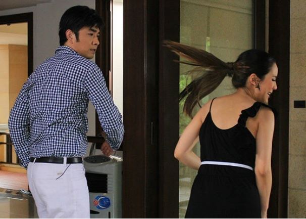 Ngay sau đám cưới anh chồng đã thẳng tay tát vợ xây xẩm mặt mày, cả họ được chứng kiến nhưng hành động của bố vợ sau đó khiến anh cúi mặt xin lỗi