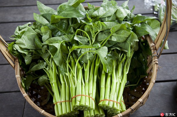 Loại rau hay bị coi là "rau độc" có khả năng chống ung thư mạnh hơn rau khoai nhưng nếu nấu kiểu này thì mất chất