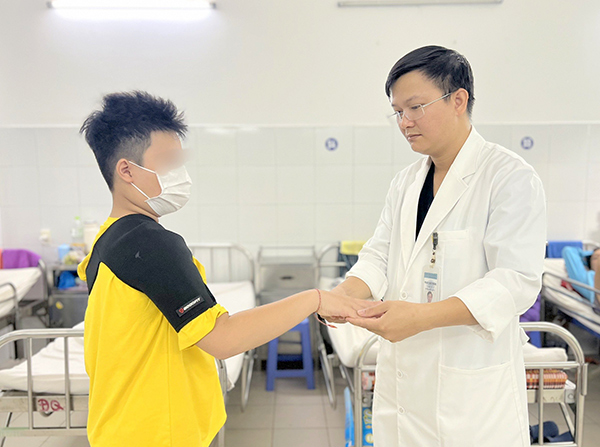 Hội chẩn khẩn Đà Nẵng – TP Hồ Chí Minh trong đêm, cứu sống bệnh nhi bị đột quỵ