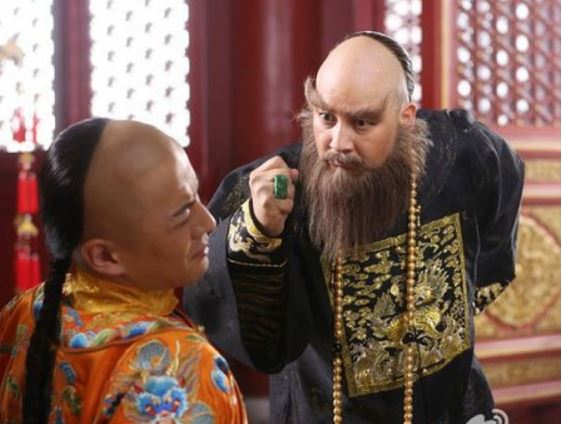 Ngao Bái xin gặp Khang Hi lần cuối, quyền thần cởi áo, hoàng đế tuyên bố lập tức miễn tử hình, vì sao?