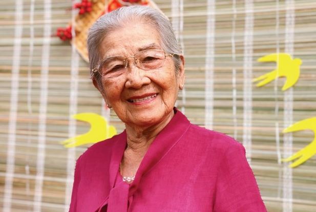 &quot;Ng&#x1B0;&#x1EDD;i m&#x1EB9; hi&#x1EC1;n nh&#x1EA5;t m&#xE0;n &#x1EA3;nh Vi&#x1EC7;t&quot;: S&#x1ED1;ng trong ng&#xF4;i nh&#xE0; 30 t&#x1EF7;, gi&#x1EA3; l&#xE0;m &#x103;n xin l&#x1EA1;i &#x111;&#x1B0;&#x1EE3;c cho ti&#x1EC1;n th&#x1EAD;t