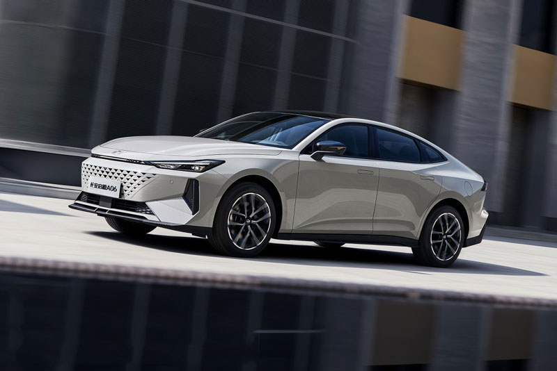 Xe sedan lớn hơn Kia K3, công suất 215 mã lực, siêu tiết kiệm xăng, giá siêu rẻ