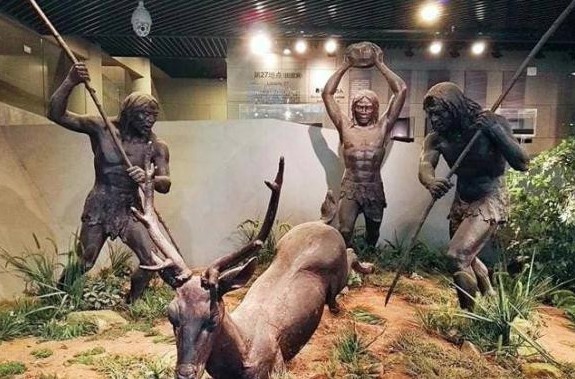 Người đàn ông đầu tiên trên trái đất xuất hiện như thế nào và sinh ra ở đâu?