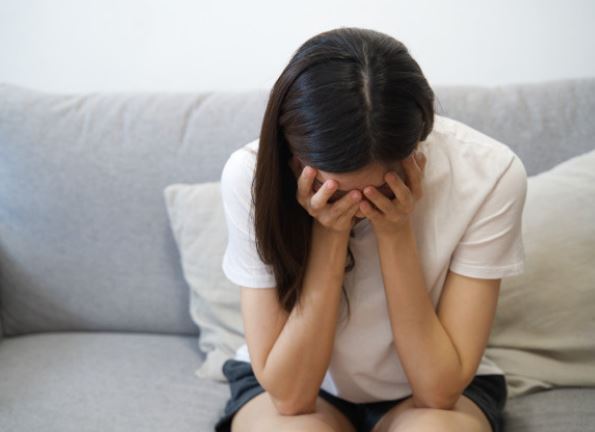 Bố chồng không chịu điều trị nên vợ chồng tôi đành làm thủ tục xuất viện, nhưng từ ngày ông về, tôi chỉ muốn lánh mặt khỏi nhà