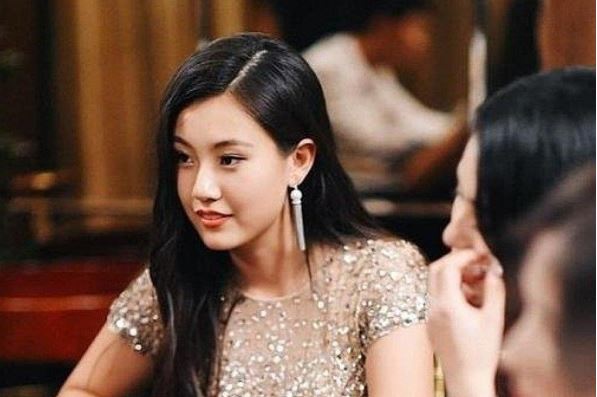 Nửa đêm nhận được tin nhắn của chồng: '5 phút nữa xuống mở cửa cho anh', cô vợ bật dậy khỏi chăn để rồi chết điếng với cảnh tượng trước mặt